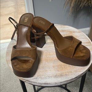 Zara brown clogs